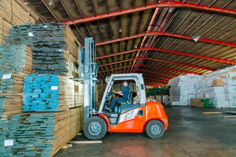 Gia công gỗ cứng nhập khẩu